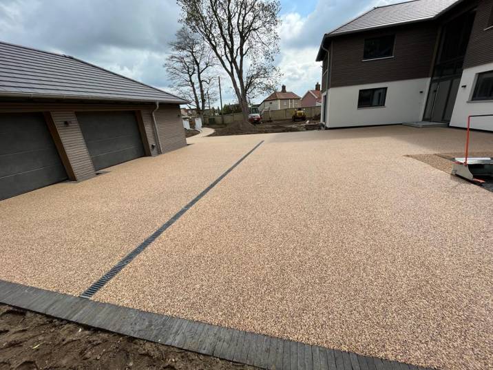 A resin driveway in Llanelli installed by Affordable Driveways and Patios